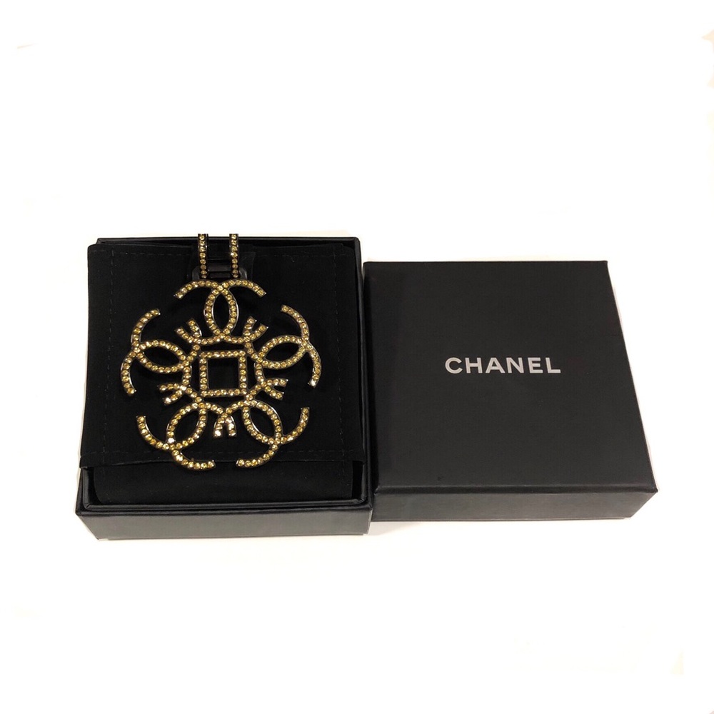 🚫SOLS🚫 Chanel Solo Clip On Statement Earring